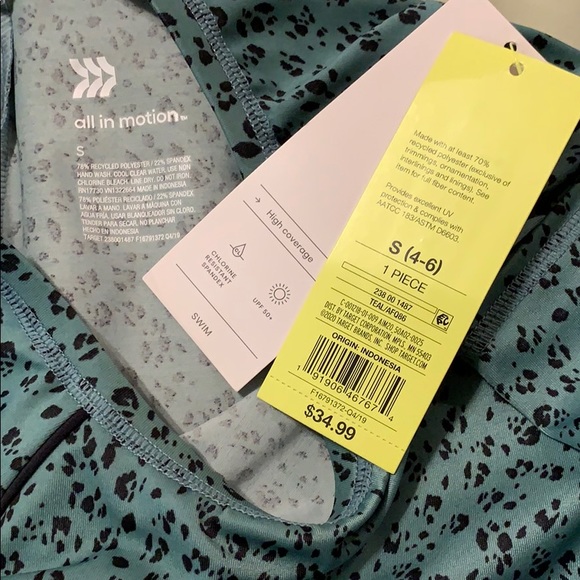 Animal Print Long-sleeve Rashguard - Picture 13 of 13